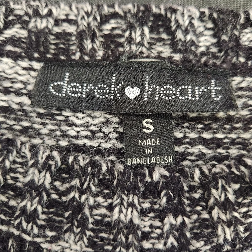 Derek Heart Knit Sweater Womens S Black Grey Scalloped Hem Rounded Cut